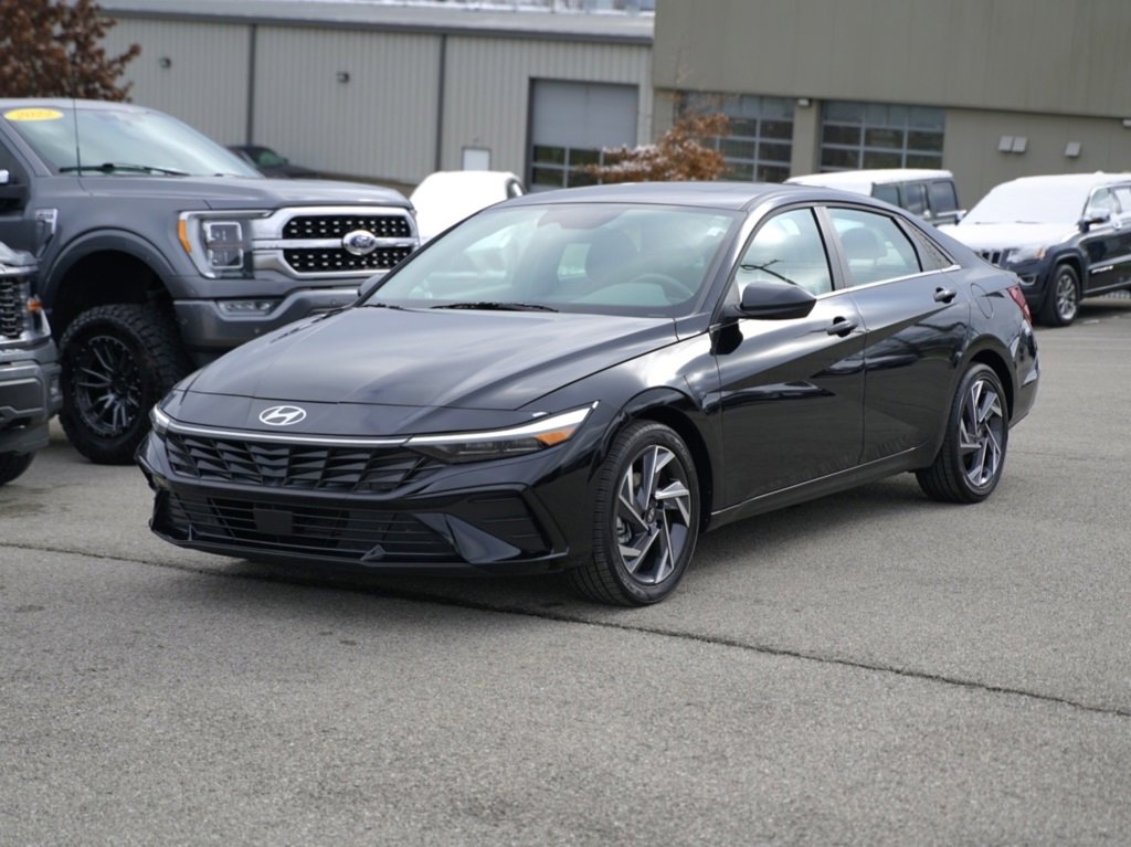 Used 2025 Hyundai Elantra SEL image 10