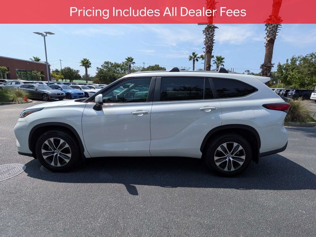 Used 2023 Toyota Highlander XLE AWD/4WD image 8