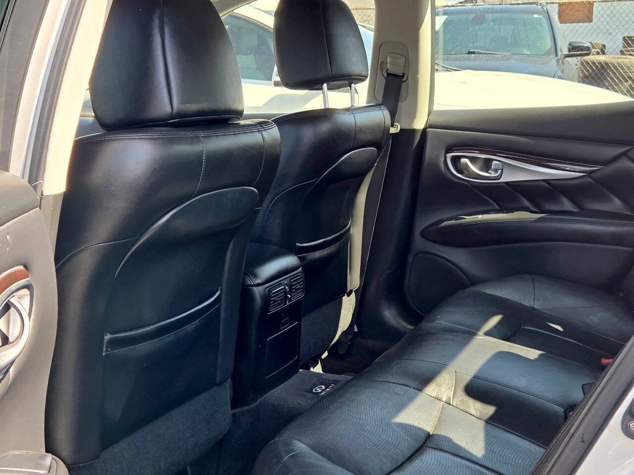 Used 2012 INFINITI M35 w/ Premium Pkg RWD image 35