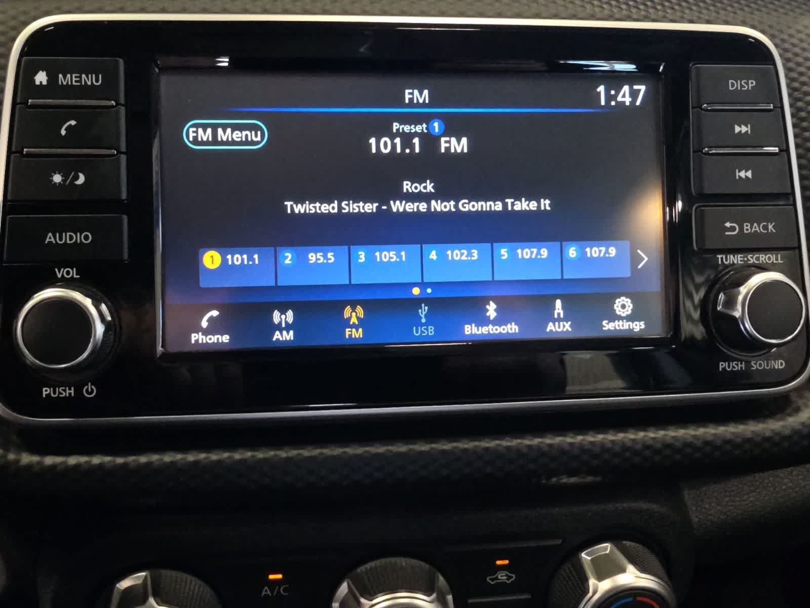 Used 2022 Nissan Kicks S FWD image 25