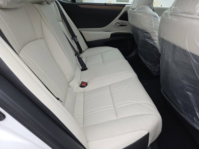 New 2025 Lexus ES 350 Ultra Luxury image 6