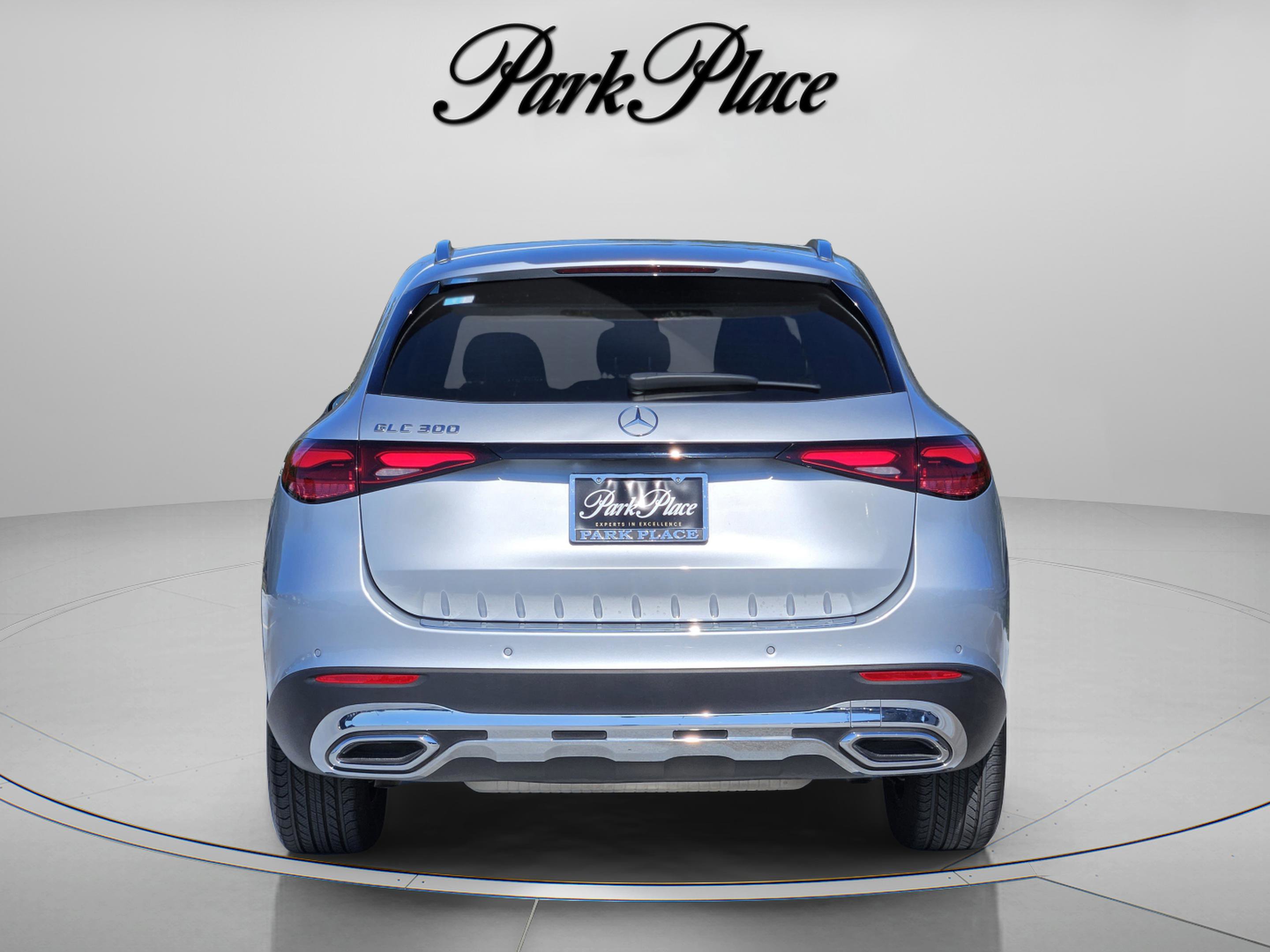 Certified 2025 Mercedes-Benz GLC 300 image 4
