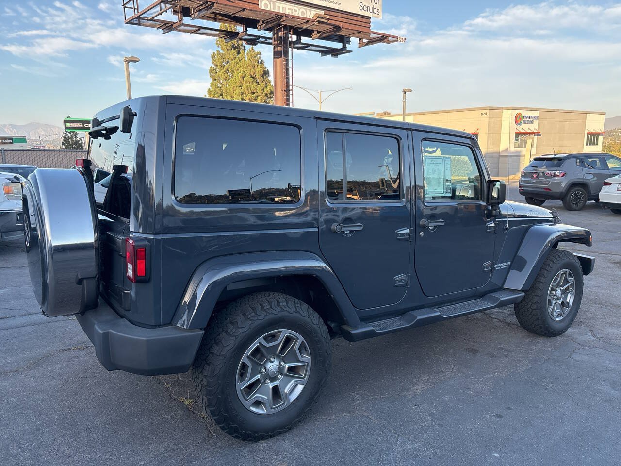Used 2017 Jeep Wrangler Unlimited Rubicon w/ Connectivity Group AWD/4WD image 6