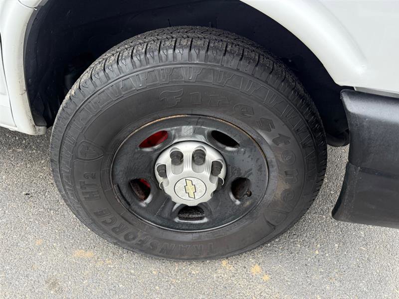 Used 2011 Chevrolet Express 2500 image 36