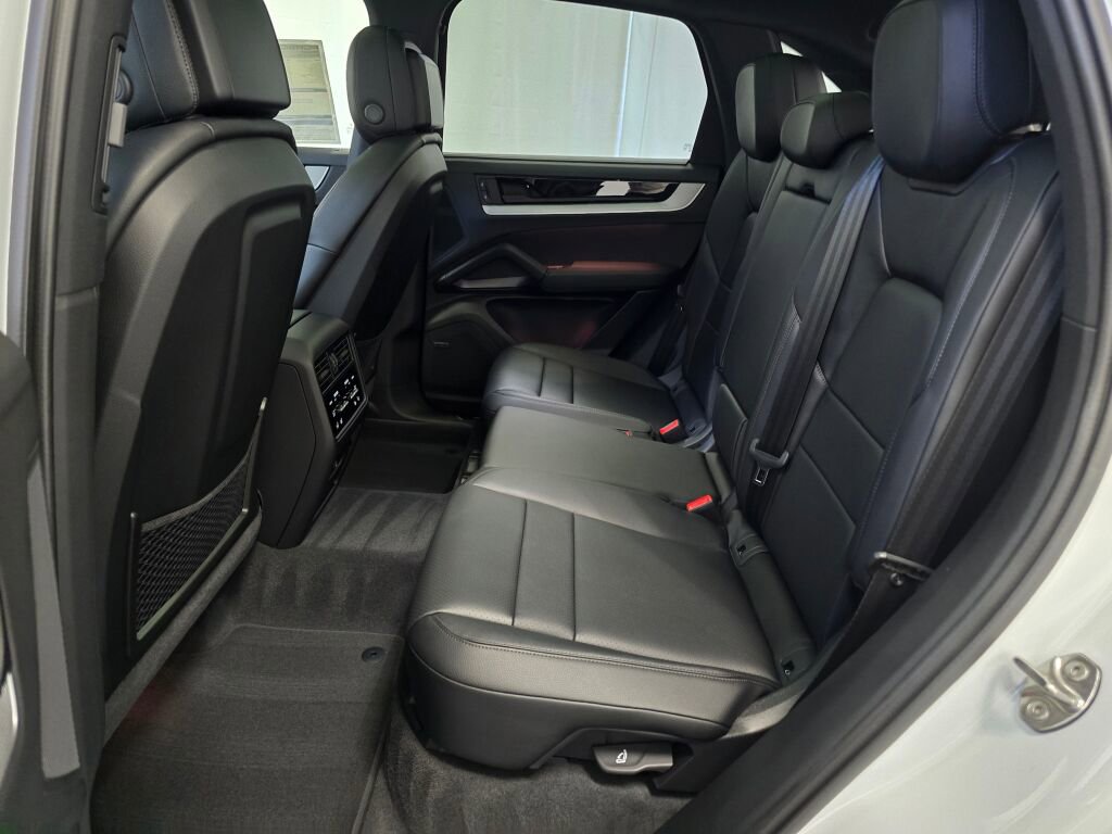 New 2025 Porsche Cayenne S image 21
