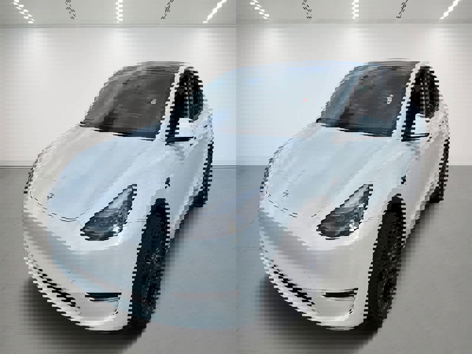 Used 2025 Tesla Model Y Performance image 2