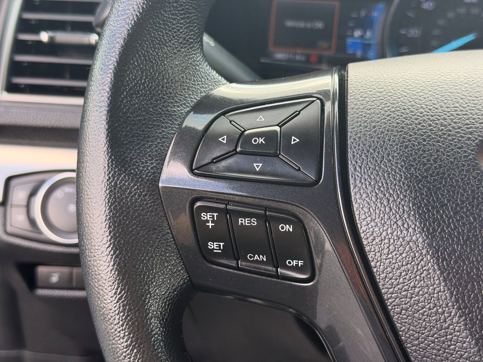 Used 2019 Ford Explorer XLT w/ Equipment Group 202A AWD/4WD image 17