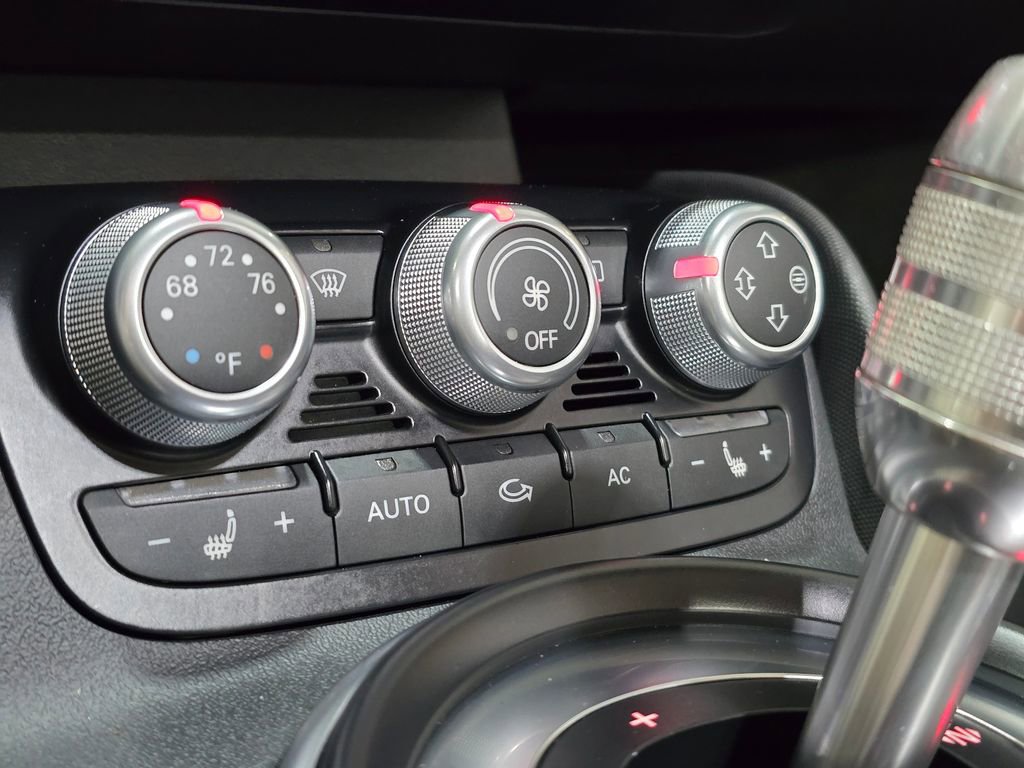 Used 2011 Audi R8 V8 w/ Convenience Pkg image 14