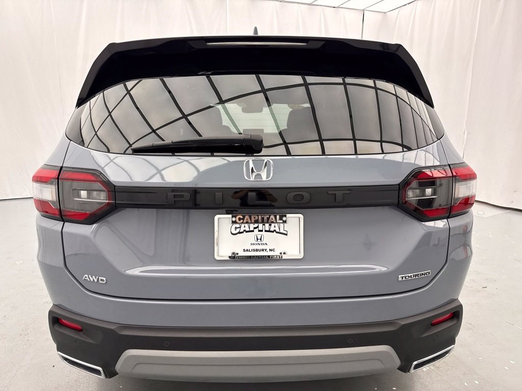 Used 2025 Honda Pilot Touring image 7