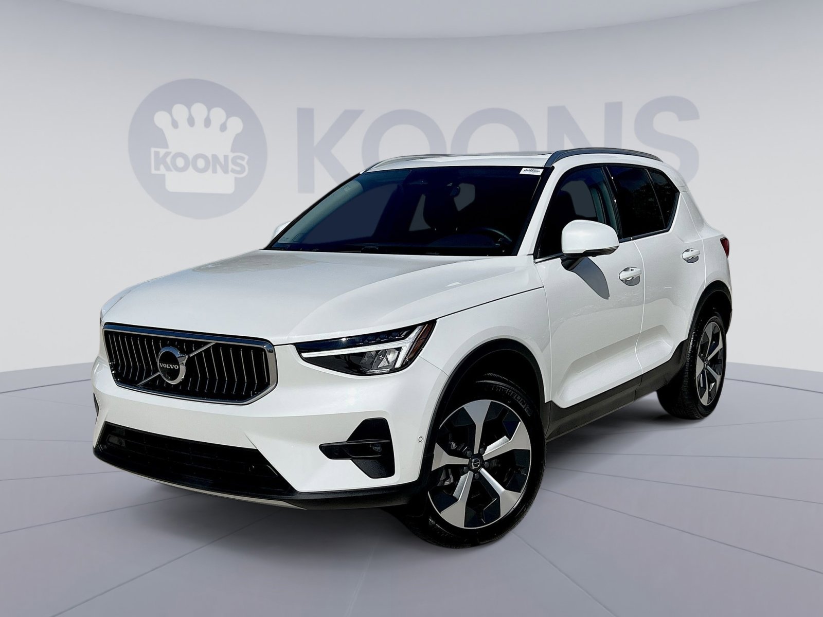 Used 2025 Volvo XC40 B5 Plus