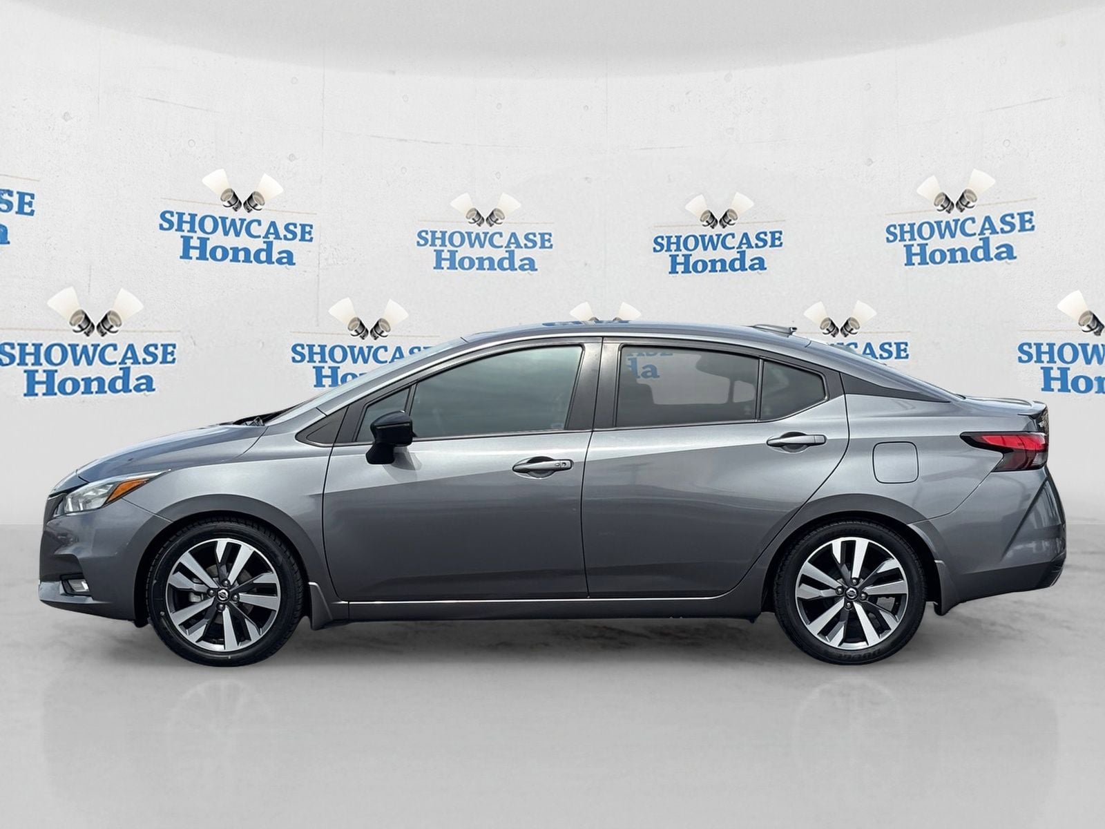 Used 2020 Nissan Versa SR w/ Convenience Package image 4