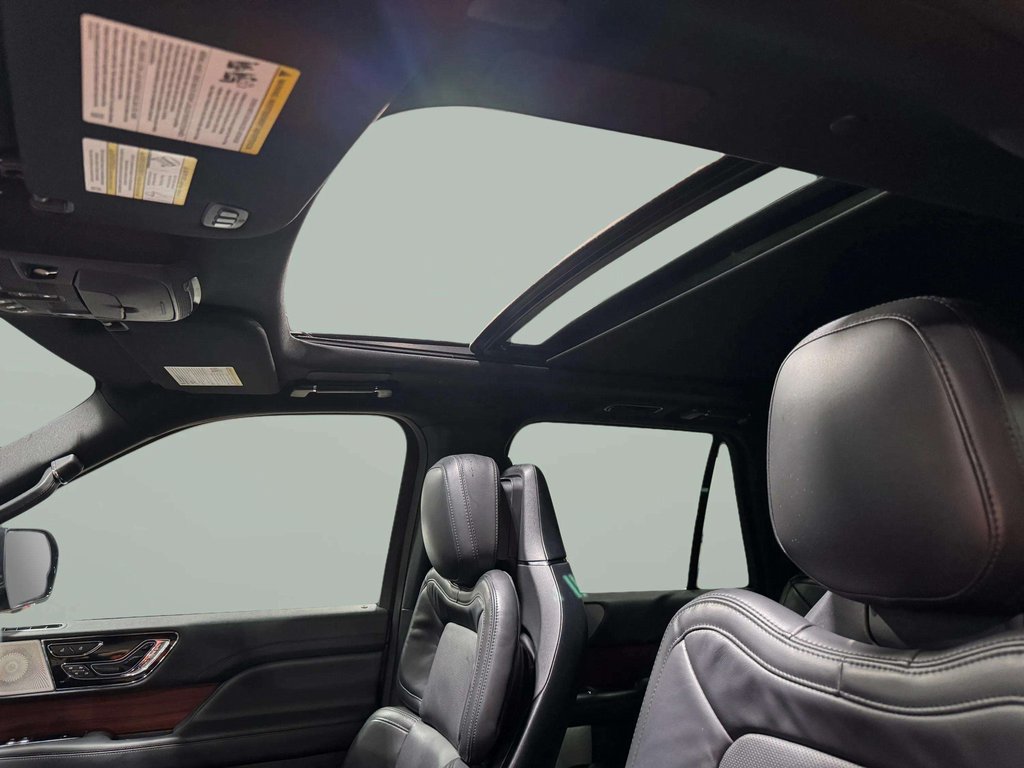 Certified 2023 Lincoln Navigator Reserve AWD/4WD image 16