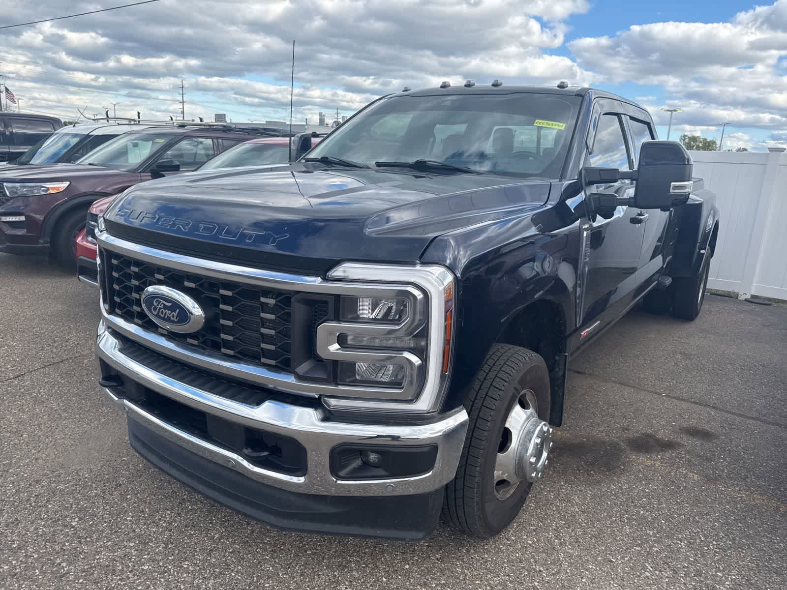 Used 2024 Ford F350 Lariat w/ Lariat Ultimate Package AWD/4WD image 4