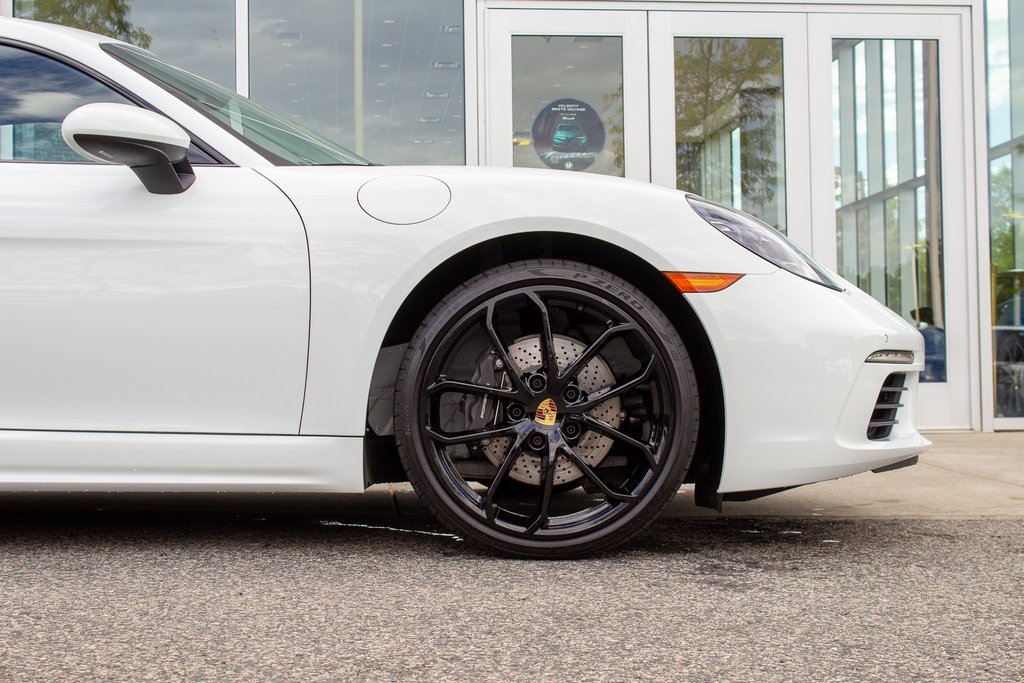 Used 2025 Porsche 718 Cayman w/ Sport Chrono Package image 5