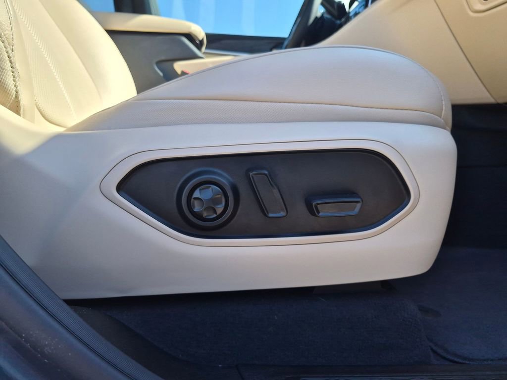 Used 2025 Jeep Grand Cherokee L Limited w/ Luxury Tech Group II image 35