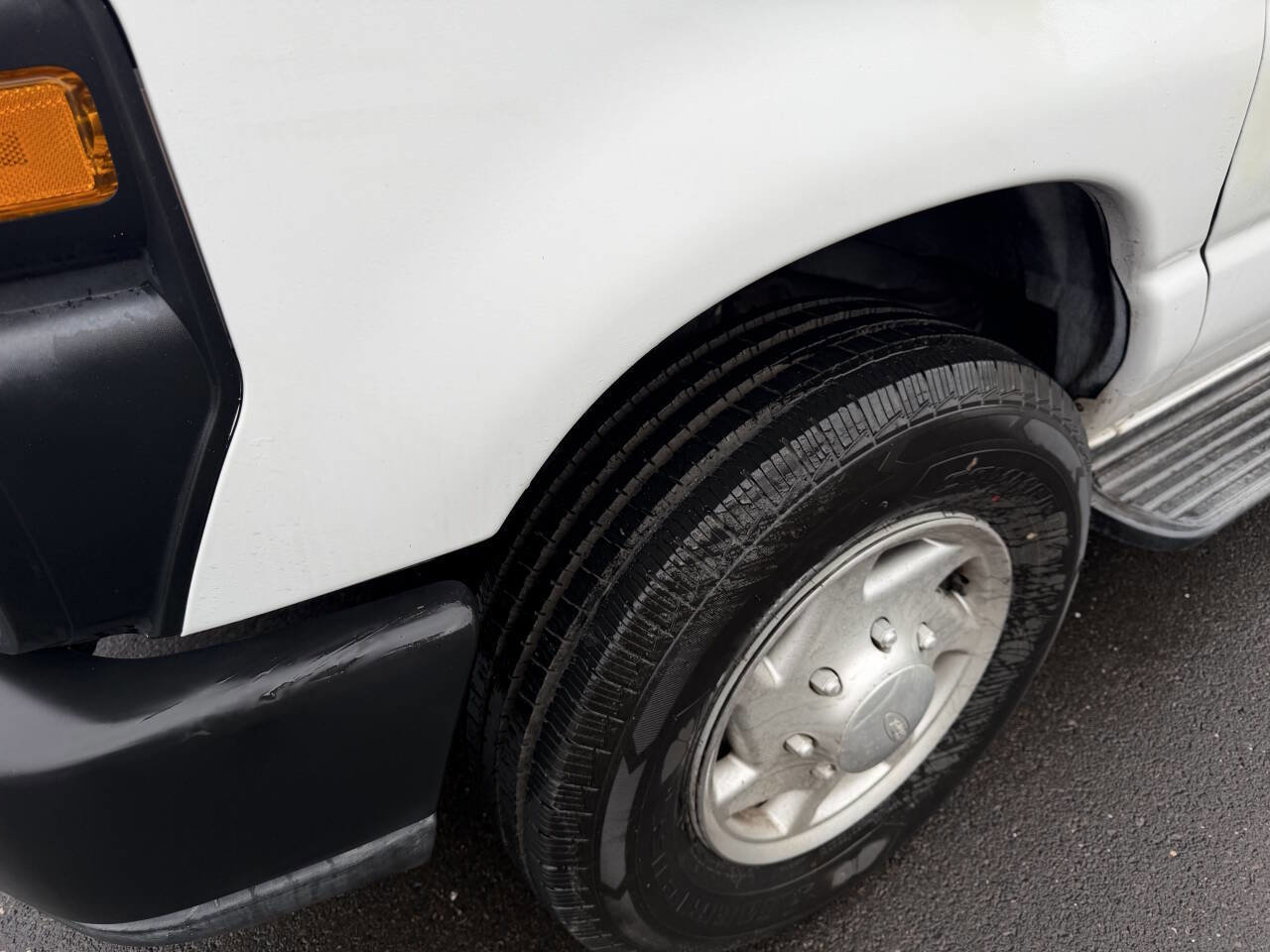 Used 2010 Ford E-350 and Econoline 350 XLT image 13