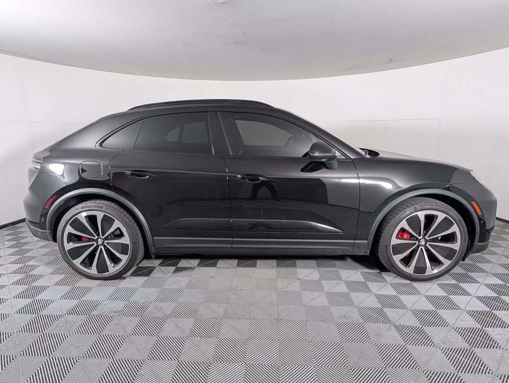 Certified 2025 Porsche Macan 4S Electric AWD/4WD image 8