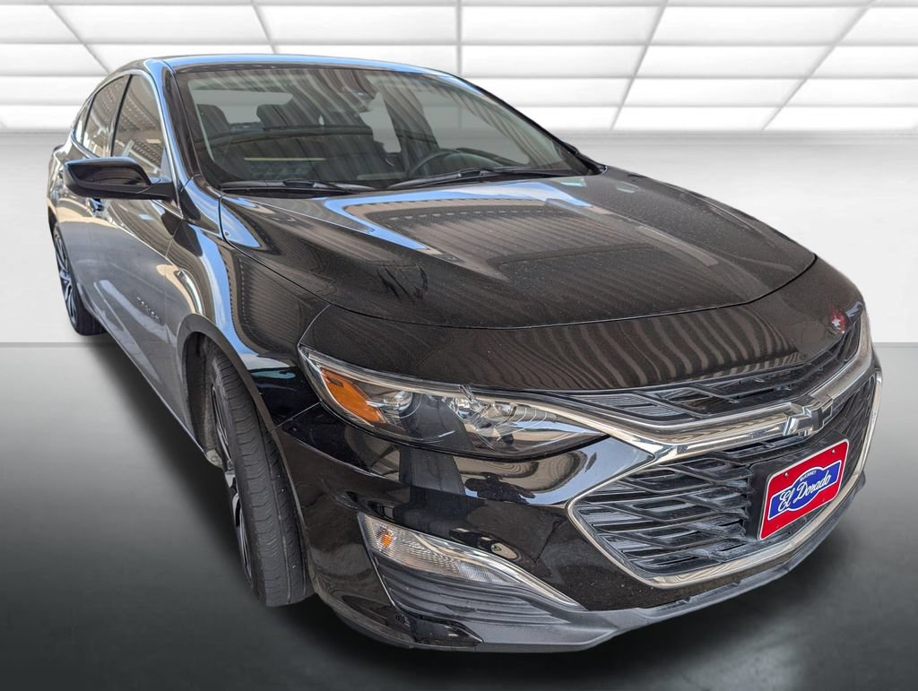 Used 2025 Chevrolet Malibu RS FWD image 1