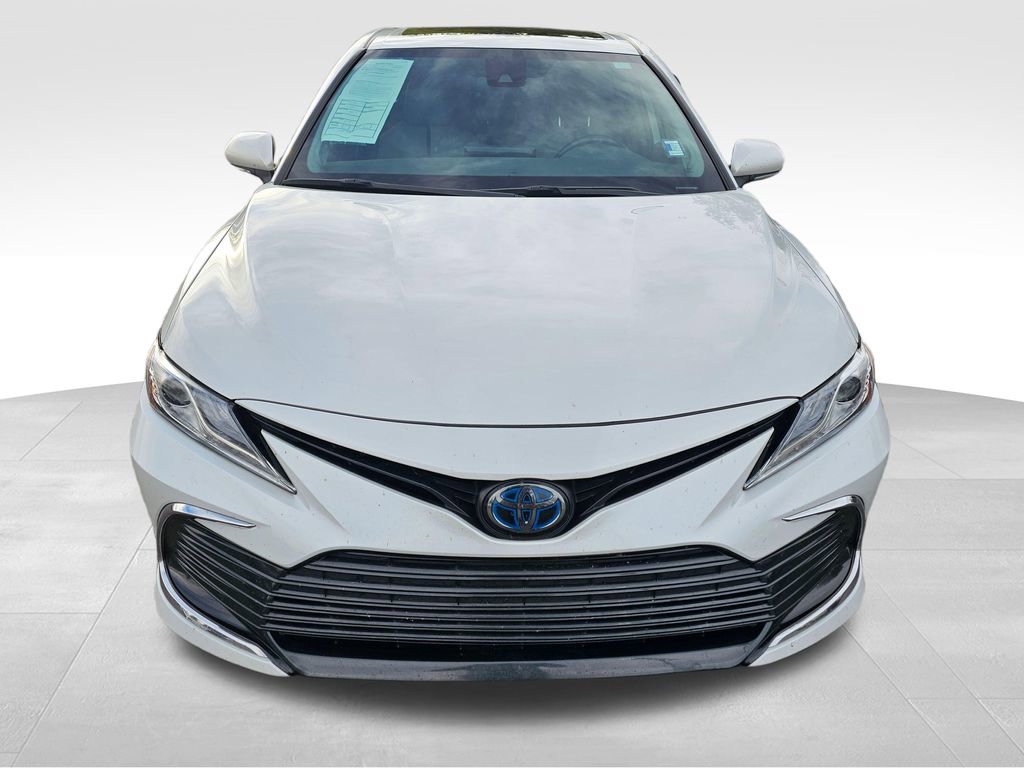 Used 2021 Toyota Camry XLE w/ Navigation Upgrade Package FWD image 3