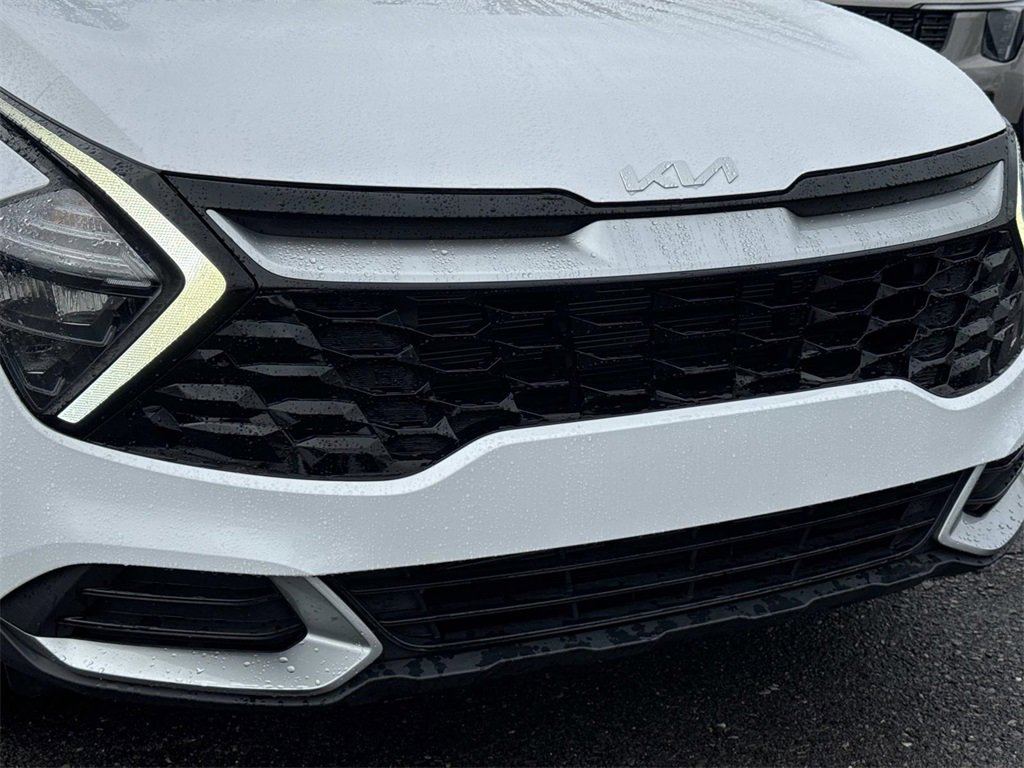 Used 2023 Kia Sportage EX image 3