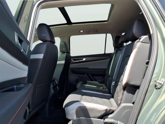New 2026 Volkswagen Atlas Peak Edition AWD/4WD image 13