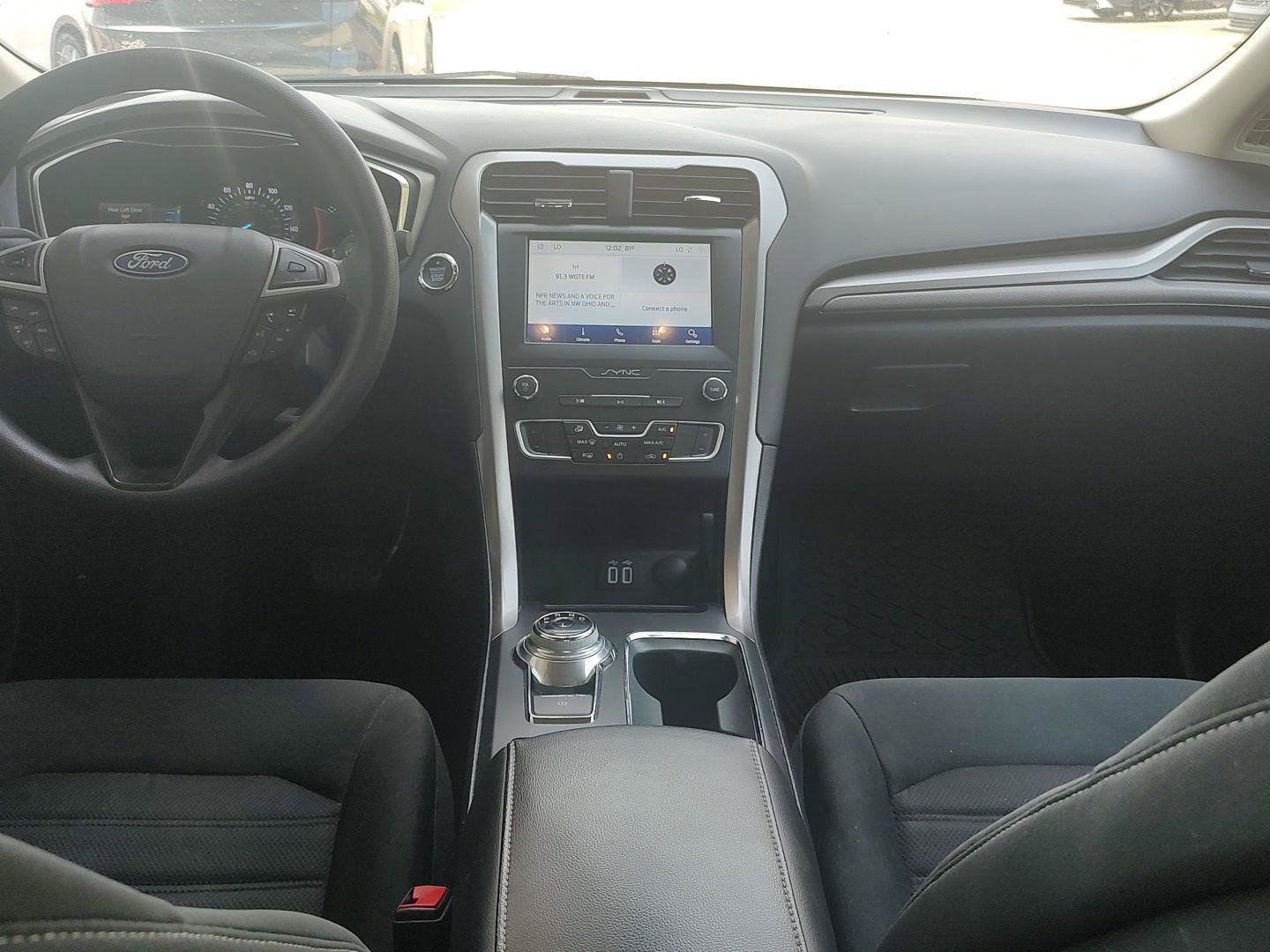 Used 2020 Ford Fusion SE FWD image 16