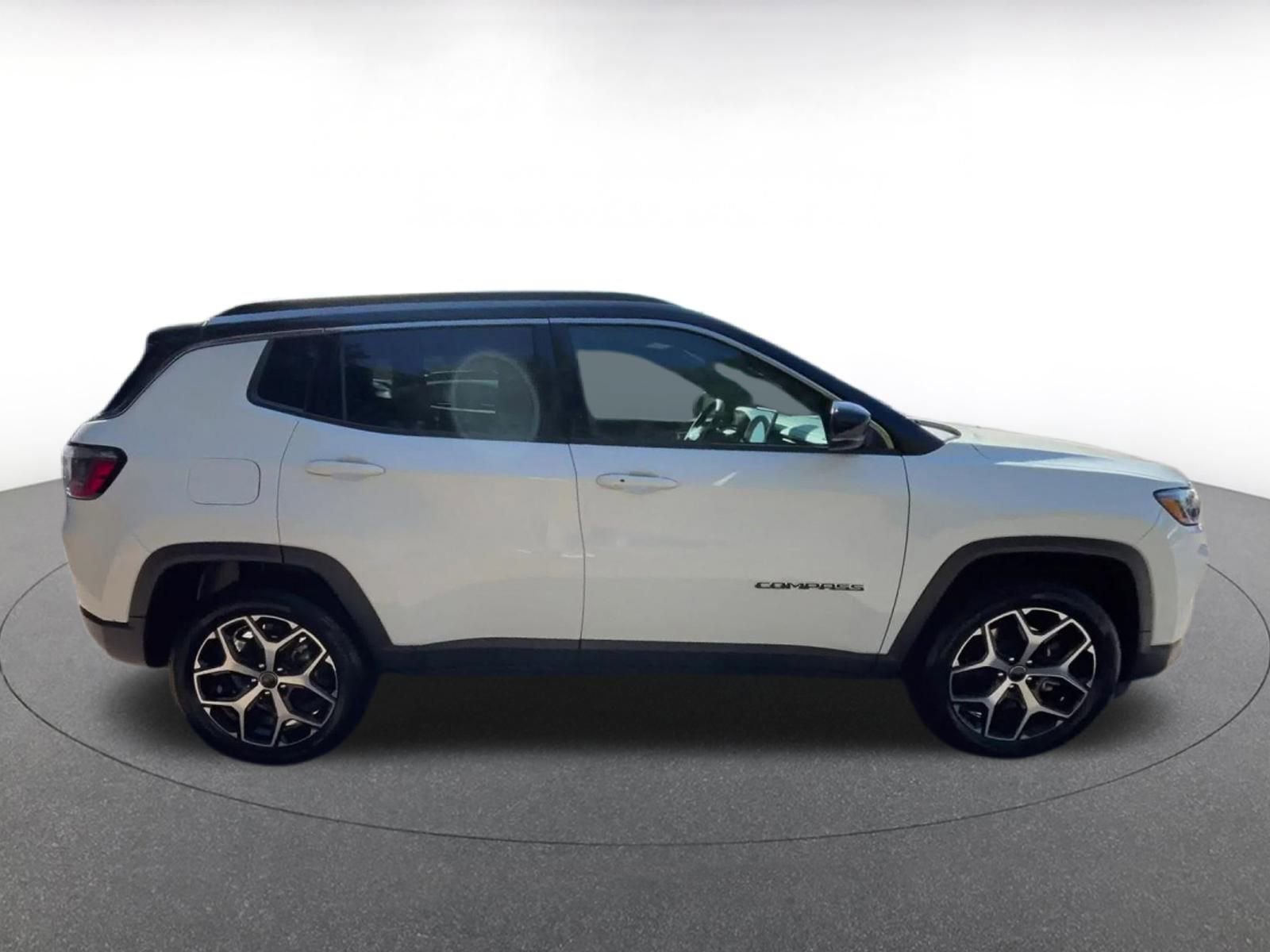 Used 2025 Jeep Compass Limited image 16