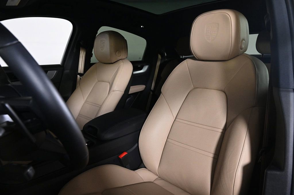 Certified 2026 Porsche Cayenne E-Hybrid Coupe image 5