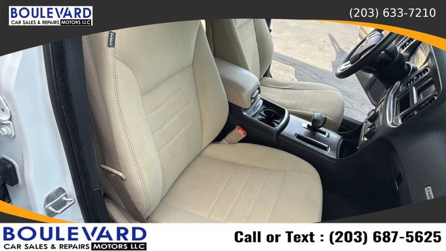 Used 2013 Dodge Charger SE w/ Sport Appearance Group image 37