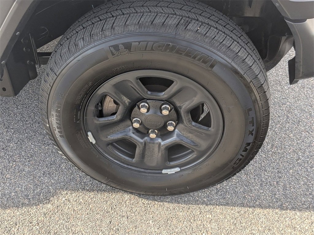 Used 2022 Jeep Wrangler Sport image 13