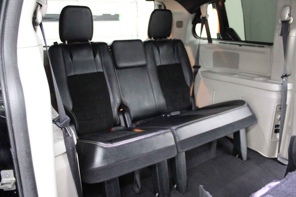 Used 2016 Dodge Grand Caravan SXT FWD image 13