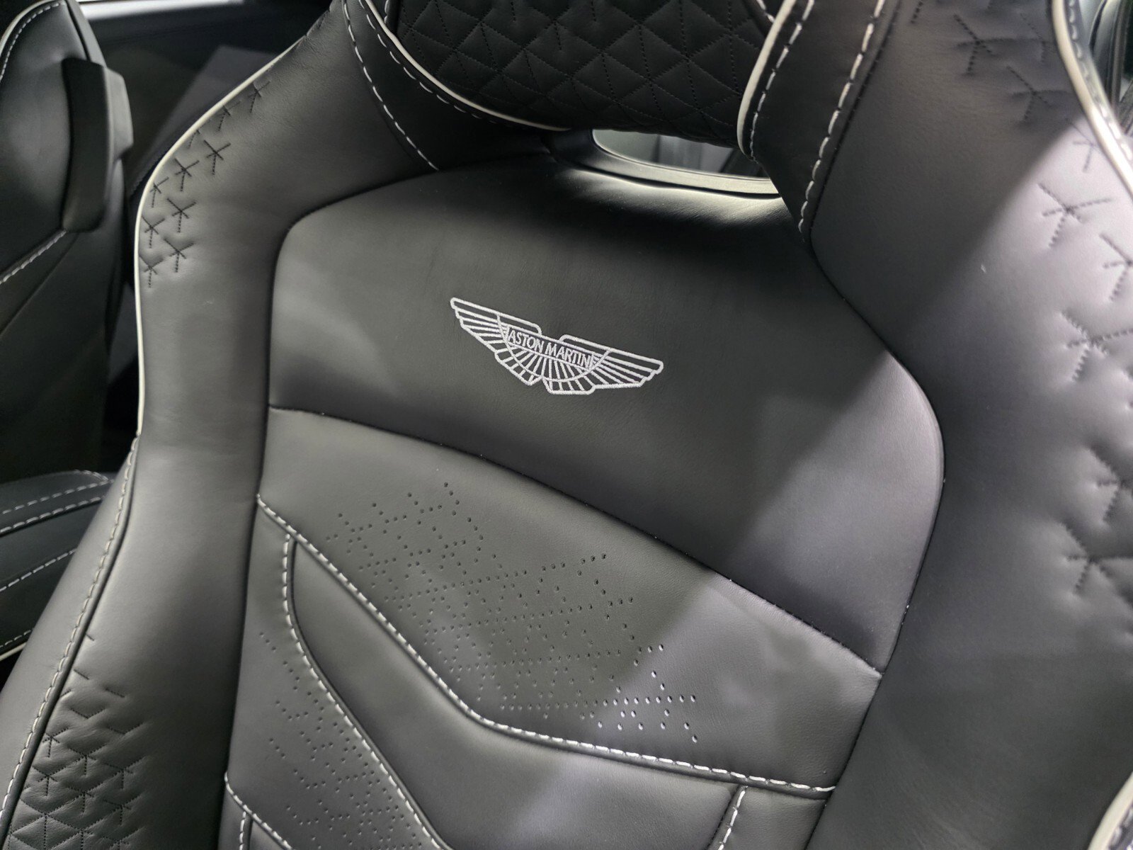 Used 2023 Aston Martin DBS Superleggera image 5