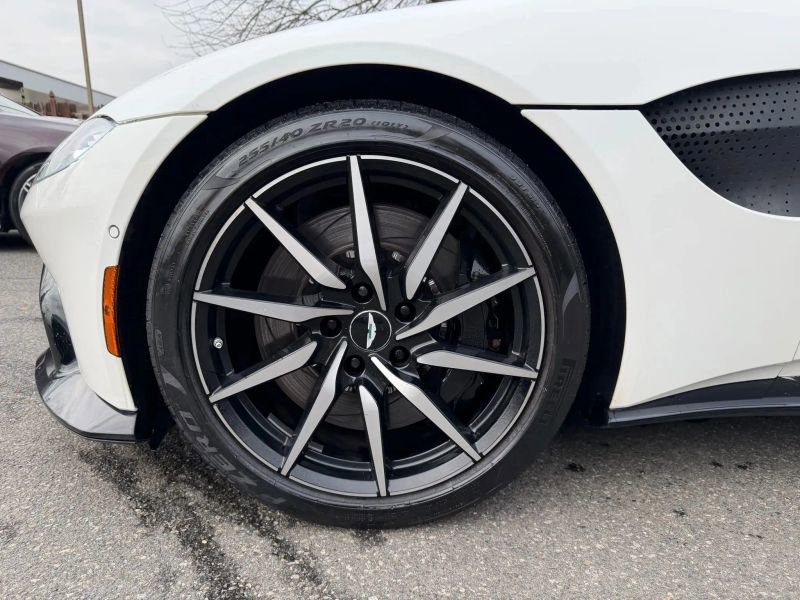 Used 2019 Aston Martin V8 Vantage Coupe image 24