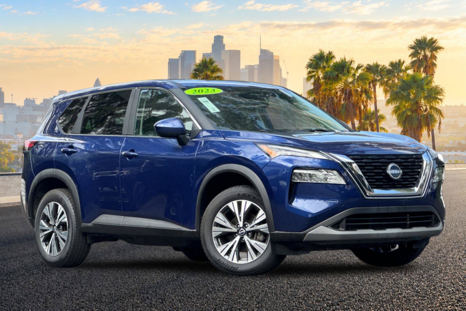 Used 2023 Nissan Rogue SV AWD/4WD image 2
