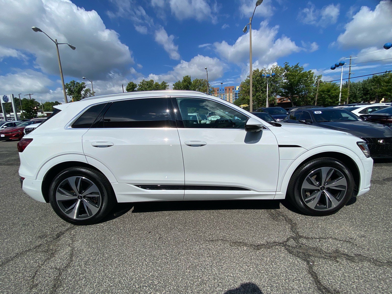 Used 2024 Audi Q8 e-tron Premium Plus w/ Premium Plus Package AWD/4WD image 2