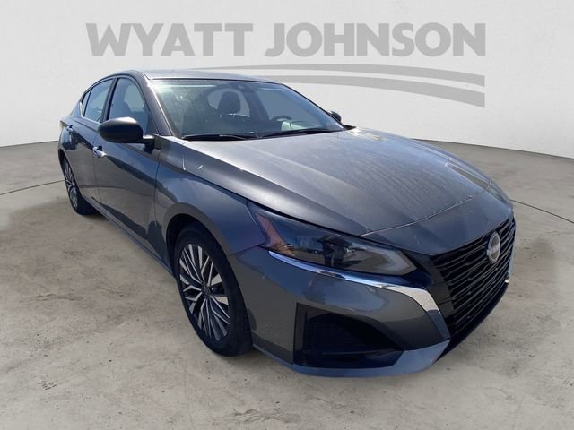 Used 2025 Nissan Altima 2.5 SV image 15