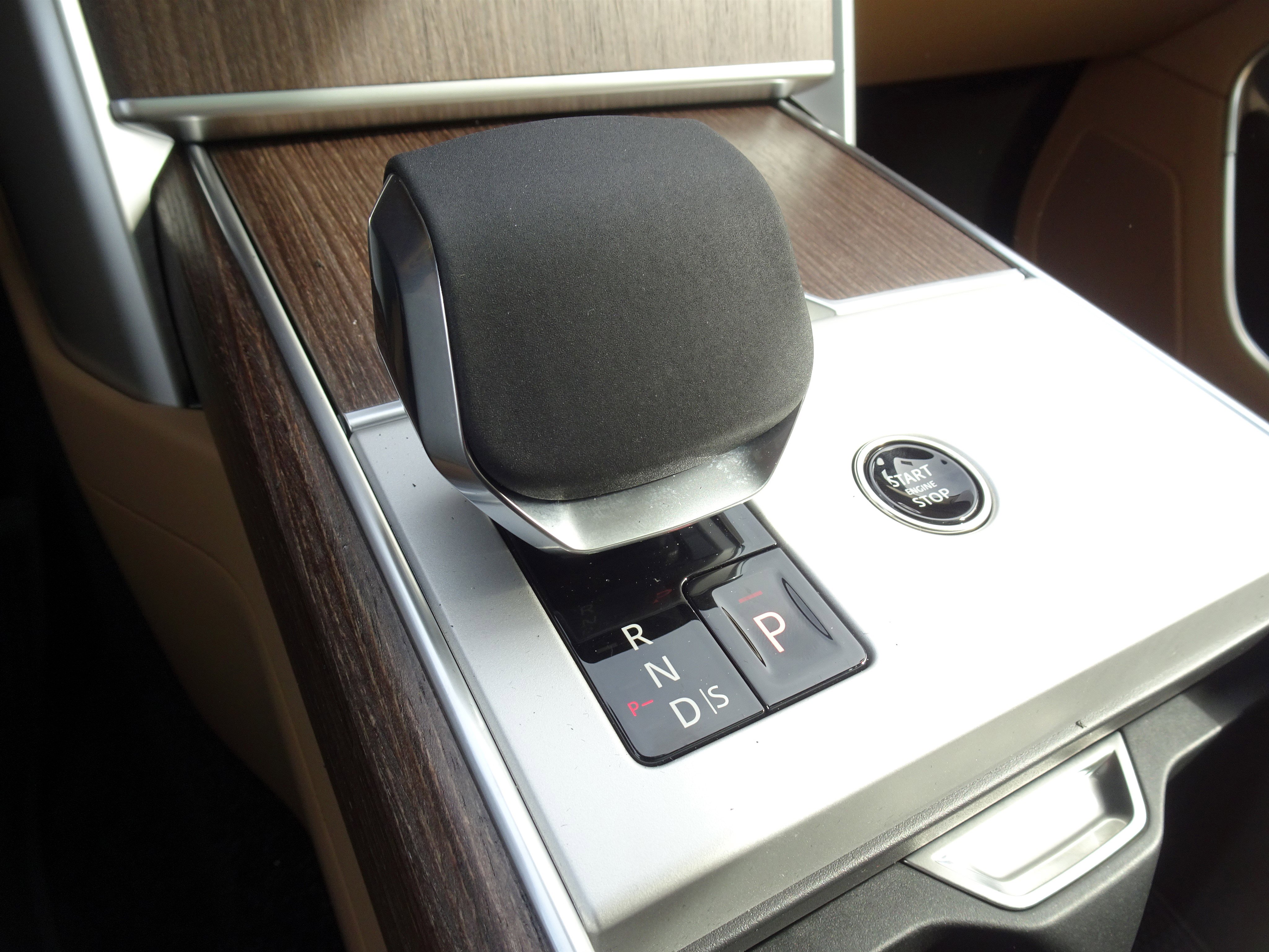 New 2026 Land Rover Range Rover Long Wheelbase SE image 25