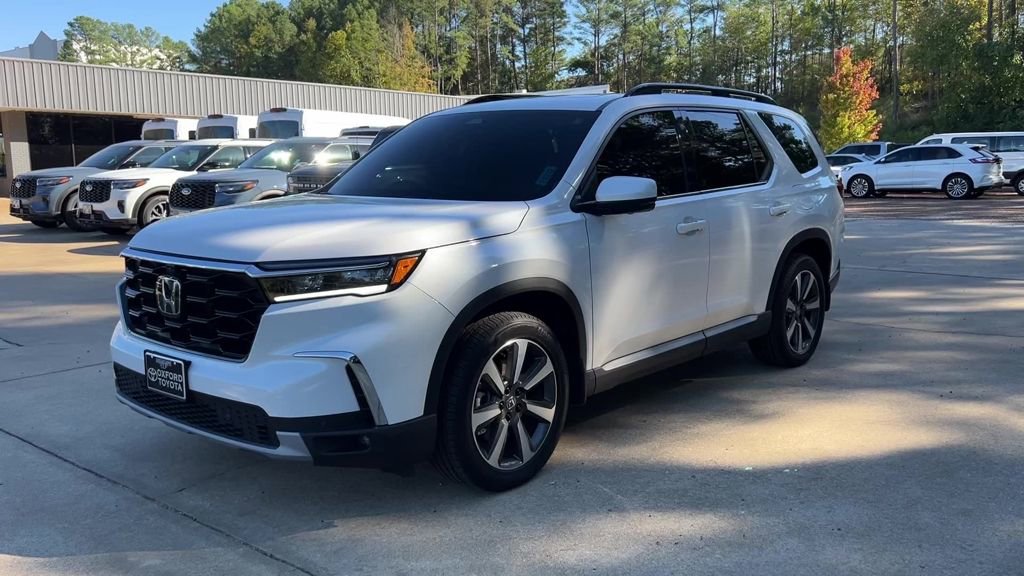 Used 2025 Honda Pilot Elite image 2