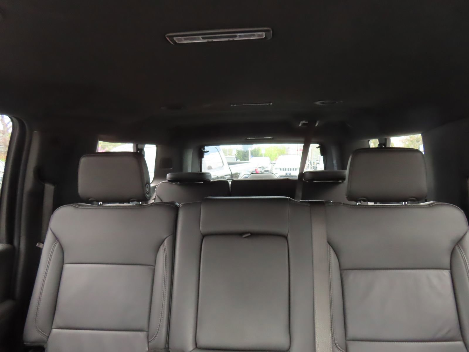 Used 2025 Chevrolet Suburban Z71 image 38