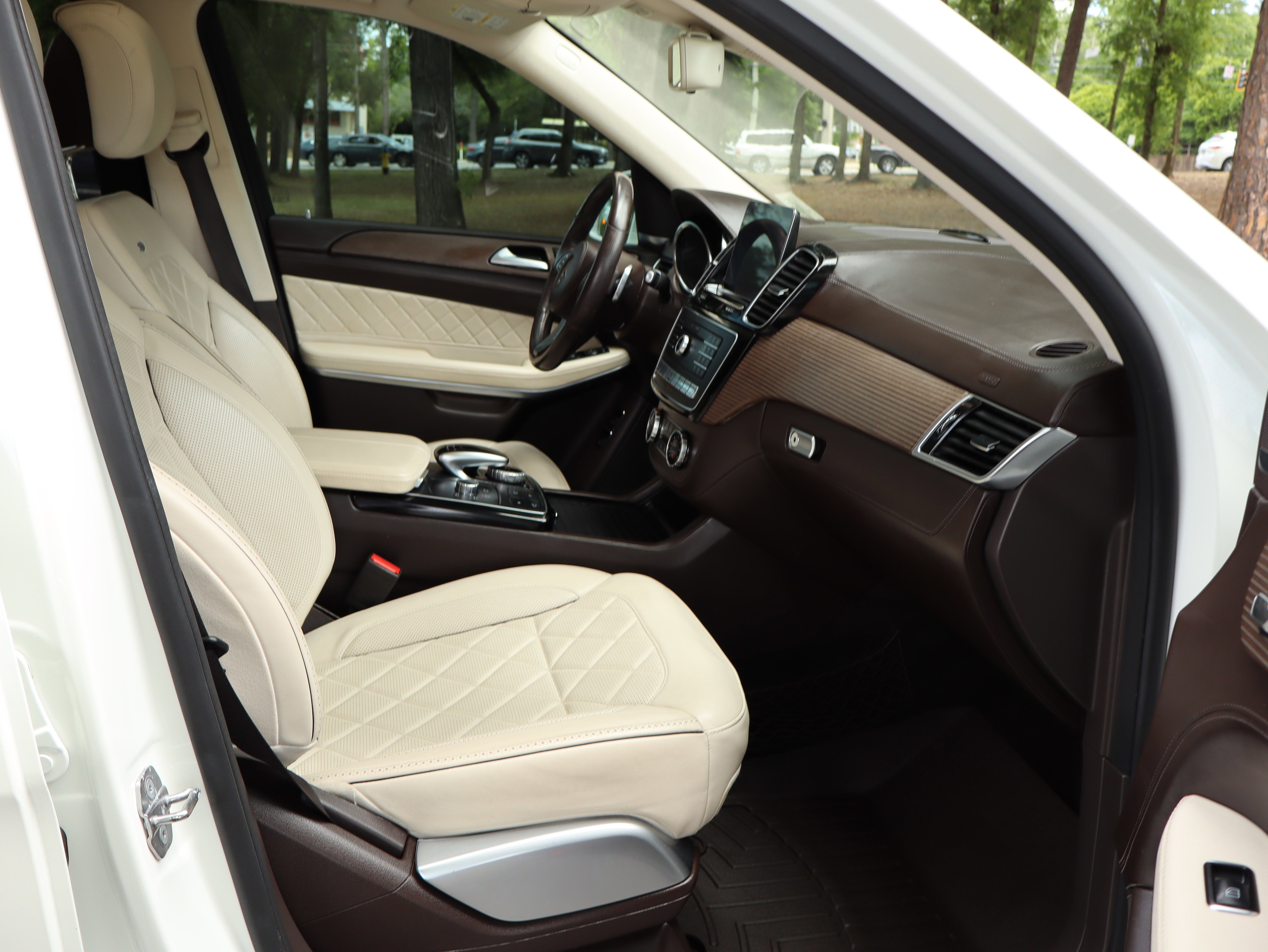 Used 2018 Mercedes-Benz GLS 550 4MATIC image 30