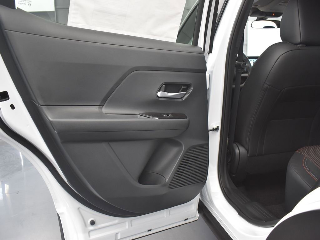 New 2026 Nissan Kicks SR w/ Cold Weather Package image 16