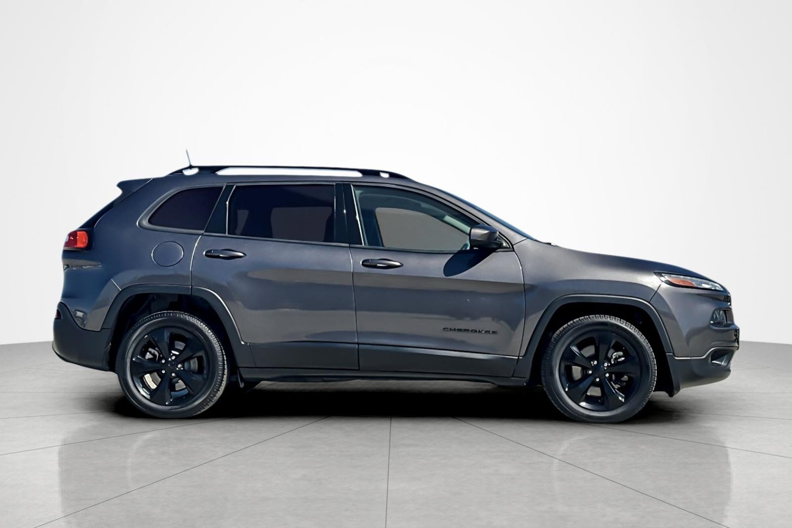 Used 2018 Jeep Cherokee Latitude w/ Altitude Package FWD image 6