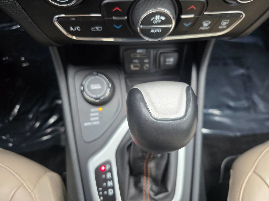 Used 2016 Jeep Cherokee Limited AWD/4WD image 23