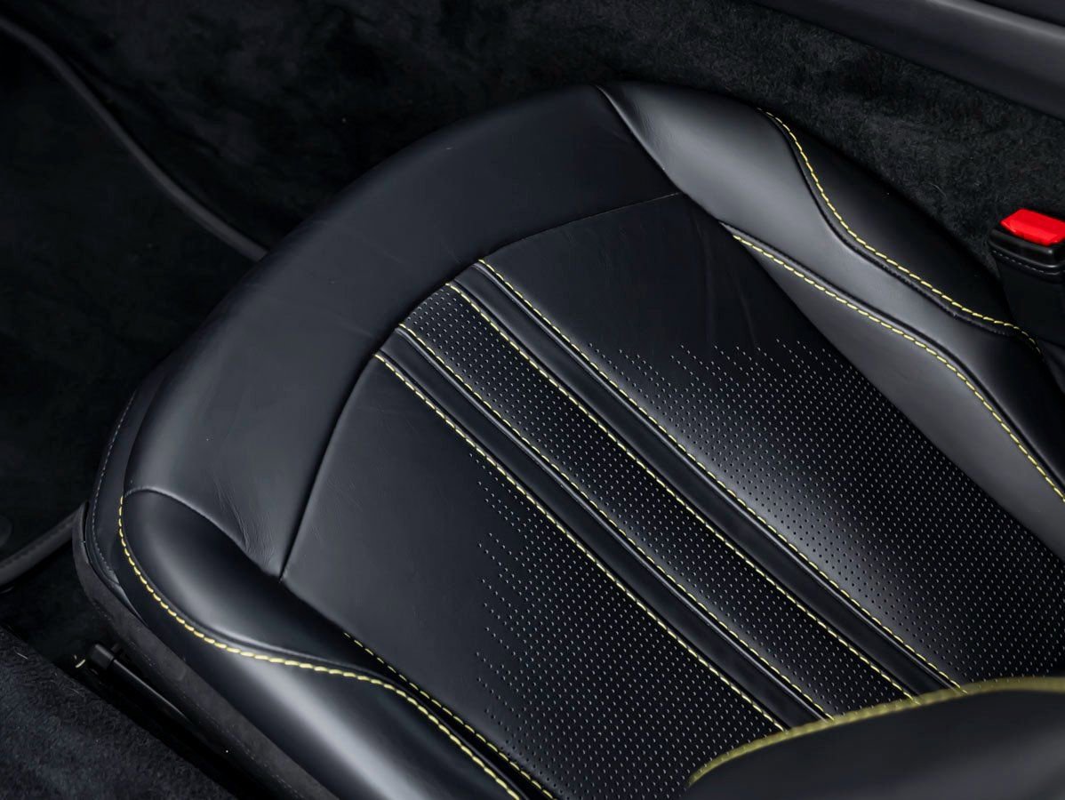 Used 2023 Aston Martin V8 Vantage Roadster image 16