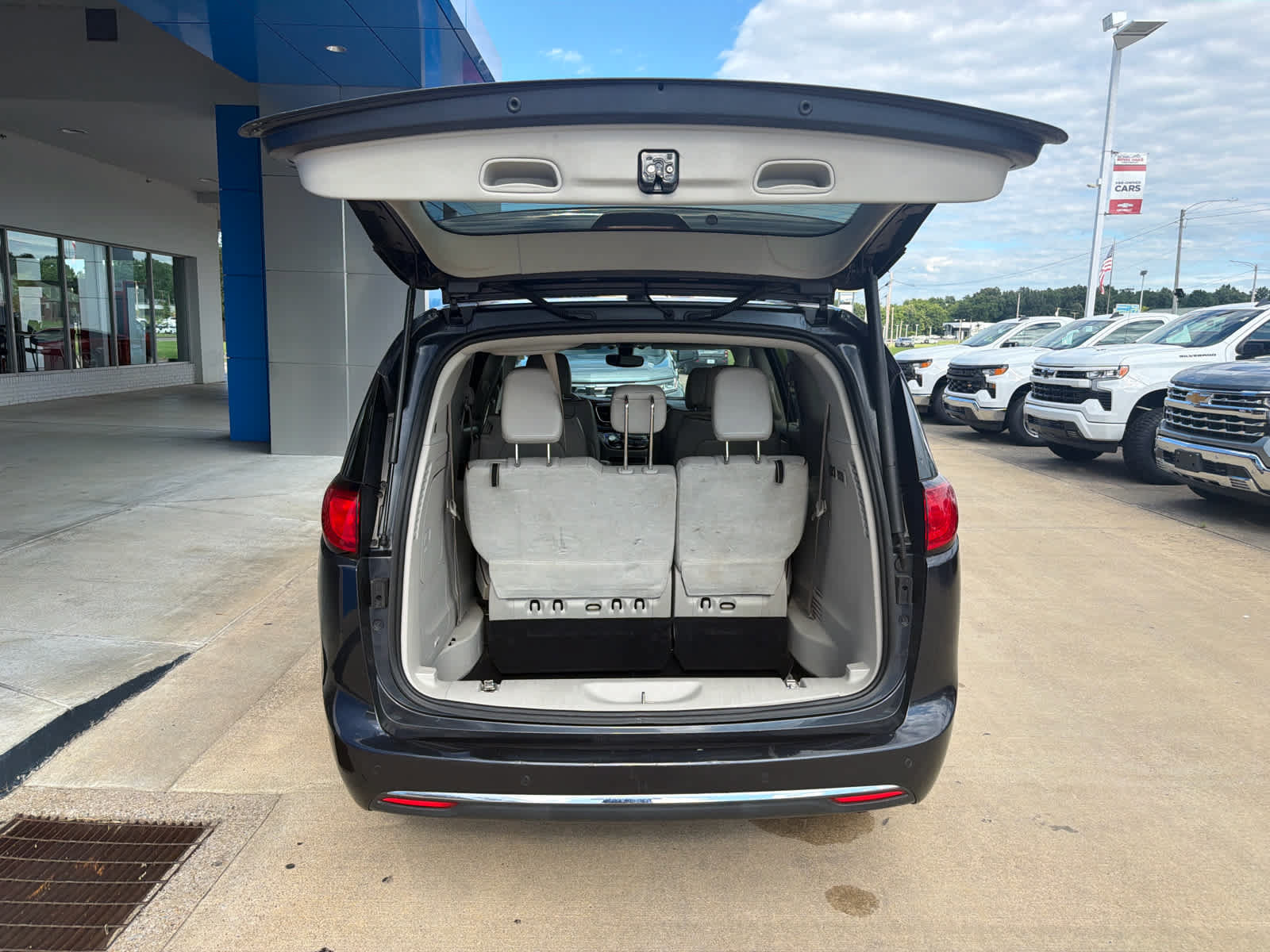 Used 2020 Chrysler Pacifica Limited FWD image 6