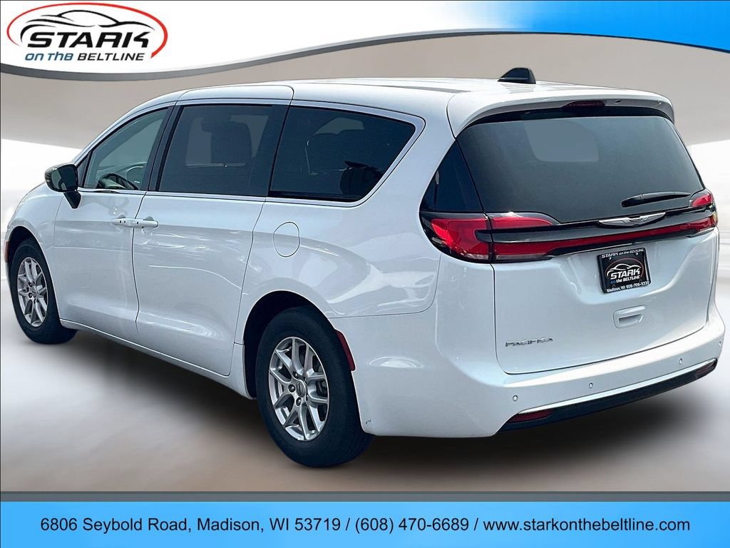 Used 2025 Chrysler Pacifica Select FWD image 4
