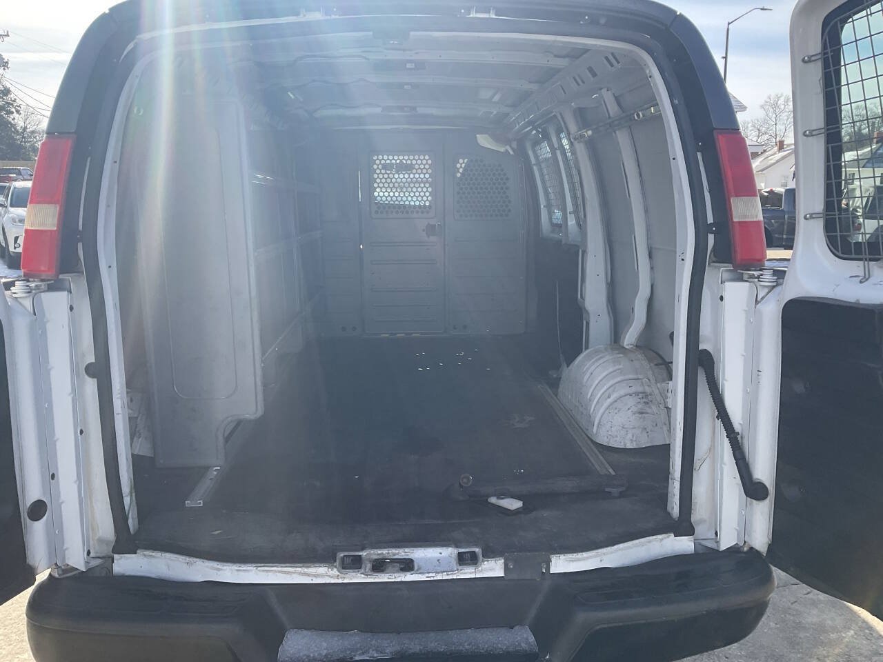 Used 2015 GMC Savana 2500 RWD image 13