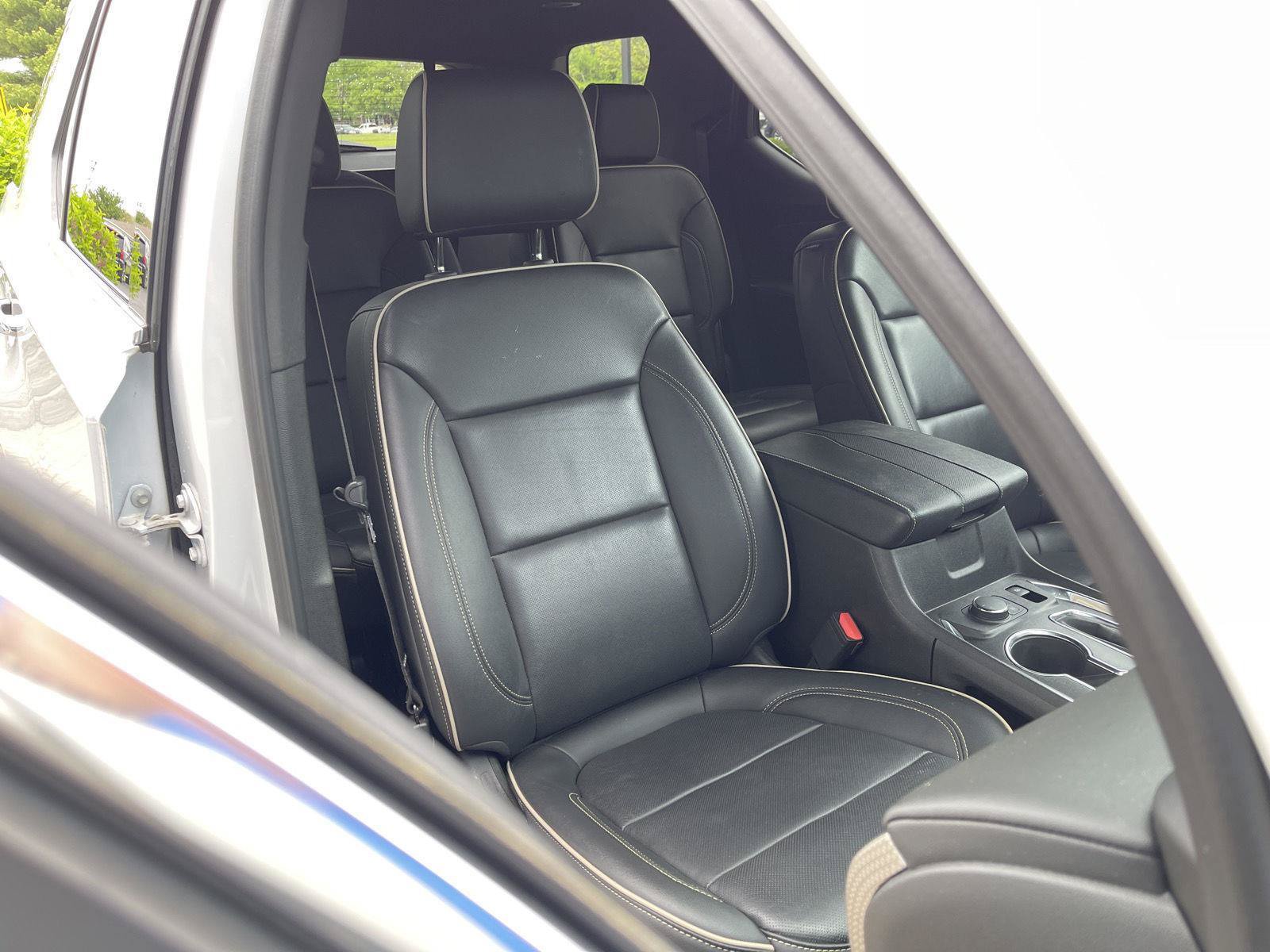 Used 2023 Chevrolet Traverse Premier w/ LPO, Floor Liner Package AWD/4WD image 40