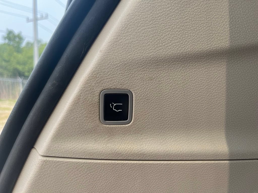 Used 2017 Chrysler Pacifica Touring-L Plus FWD image 8