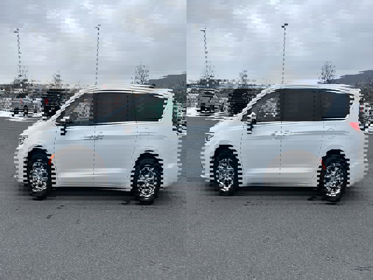 Used 2023 Chrysler Pacifica Touring-L image 4